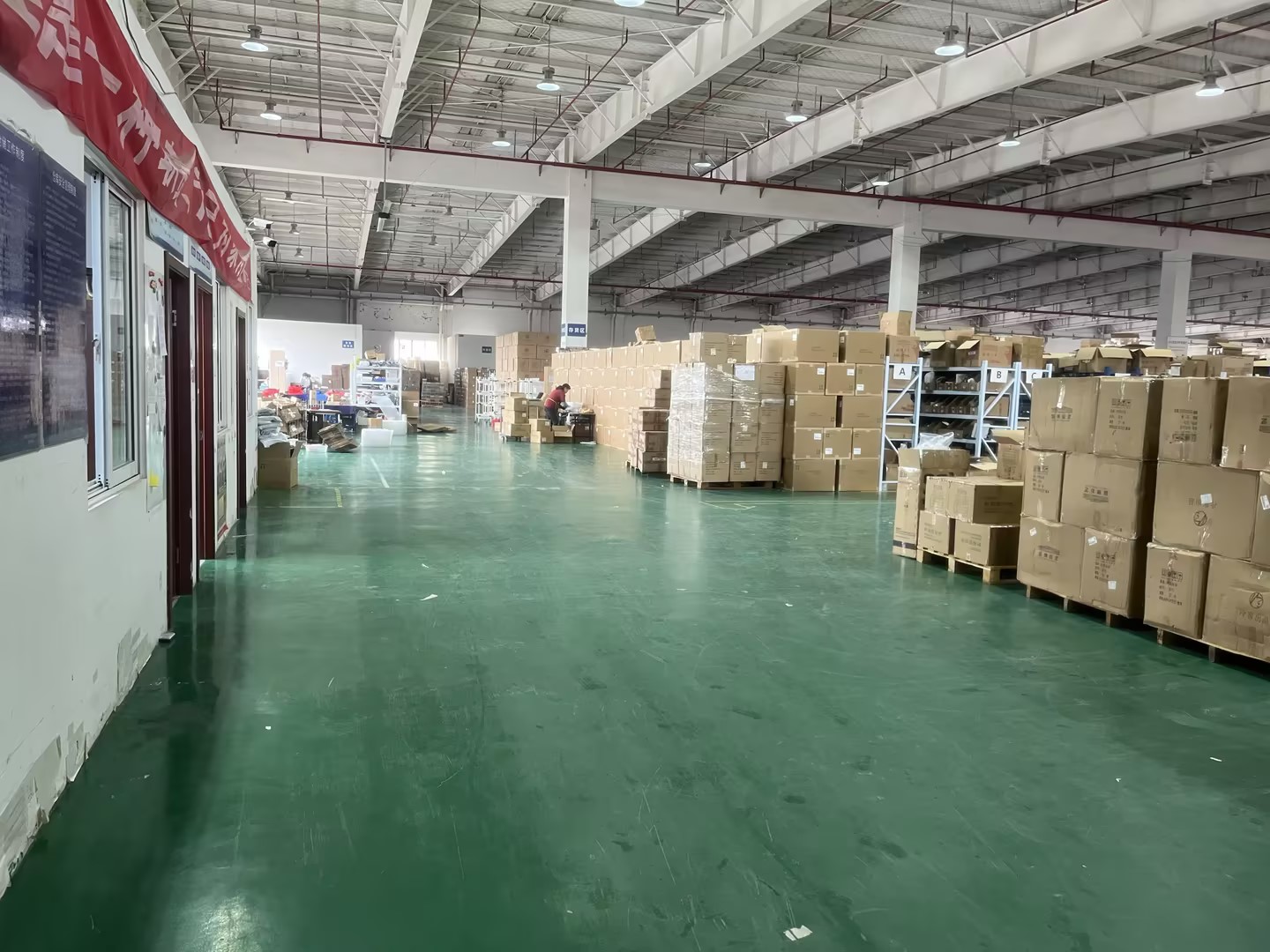 ce80eb6b-8cd8-40c2-8430-eb0f810efd25.jpg
